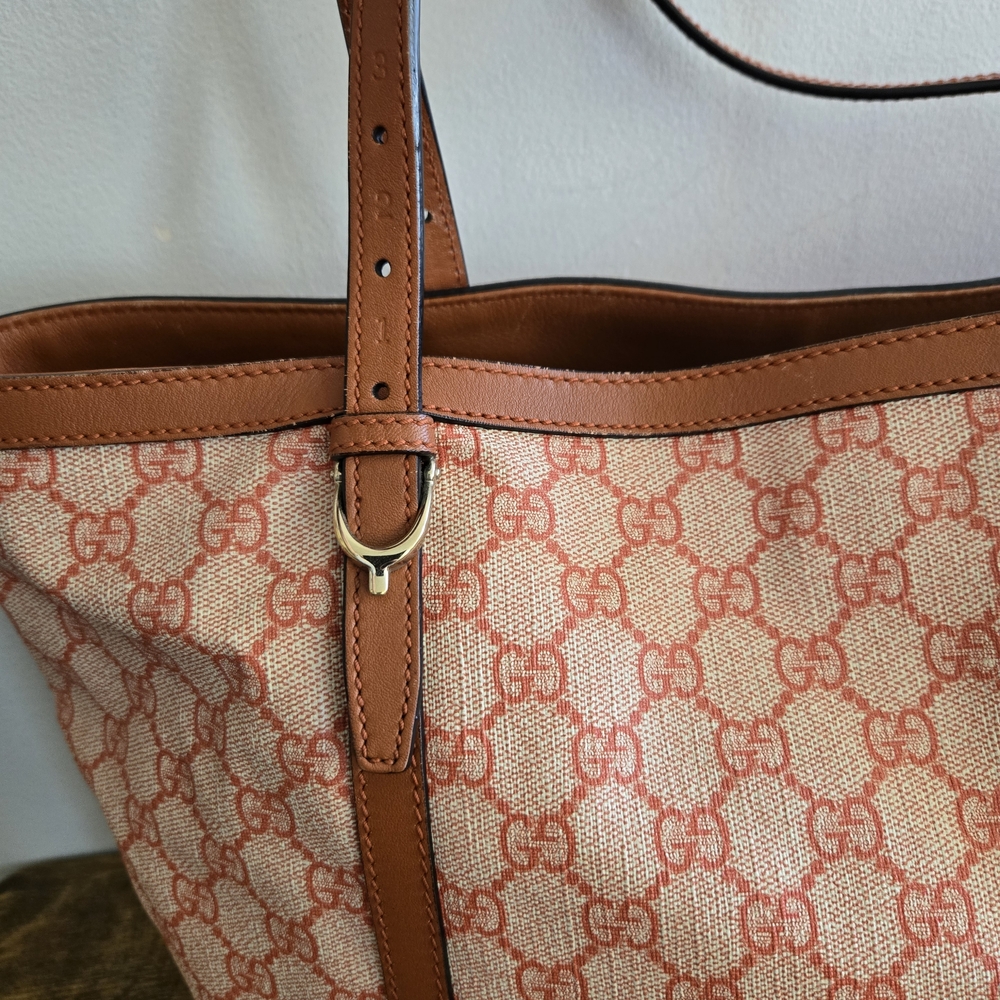 Gucci Pink GG Supreme Canvas Tote Bag - Picture 4 of 11